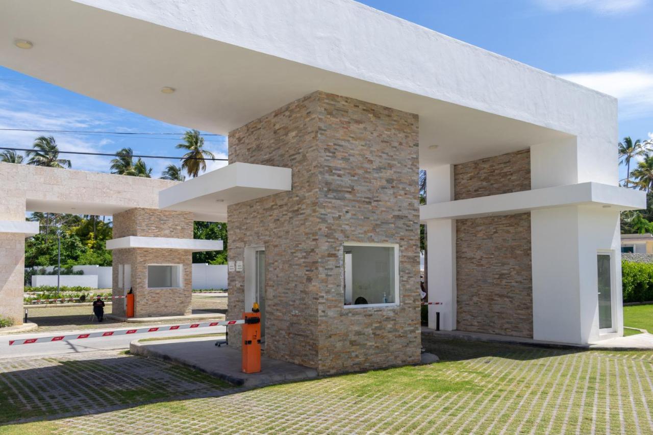 Family Getaway Apartment - Right On The Beach Punta Cana Exterior photo